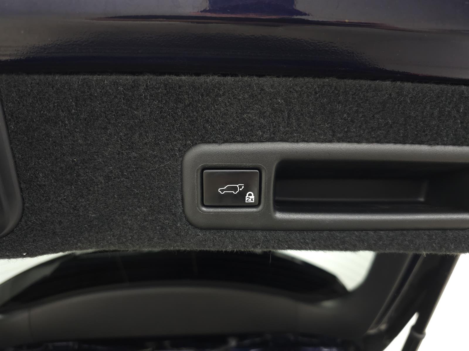 Used 2017 Blue Lexus PREMIUM image 8
