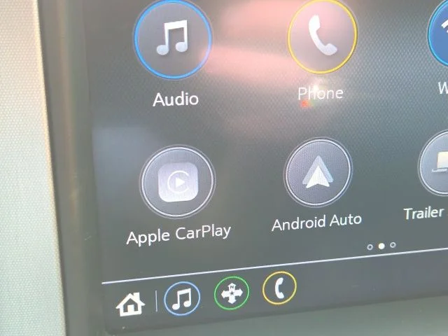 Used 2022 White GMC Elevation image 31