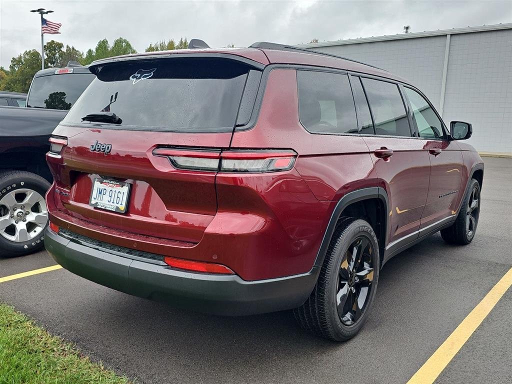 2021 Jeep Grand Cherokee Altitude photo 3