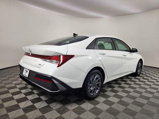 New 2026 White Hyundai Blue image 5