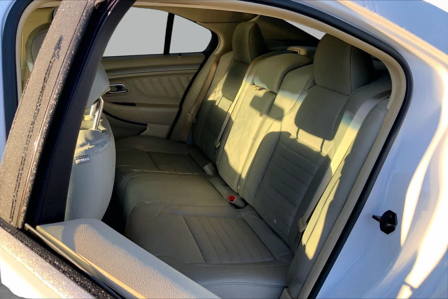 Used 2017 Oxford White Ford SE image 19