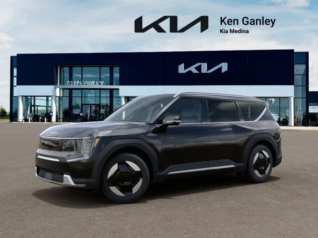New 2026 Ebony Black Kia Wind AWD image 3