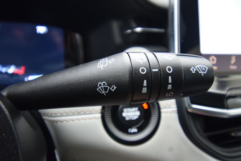 Used 2019 Granite Crystal Metallic Clearcoat Jeep Latitude image 35
