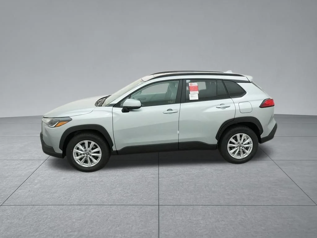 Used 2022 Silver Toyota LE image 4