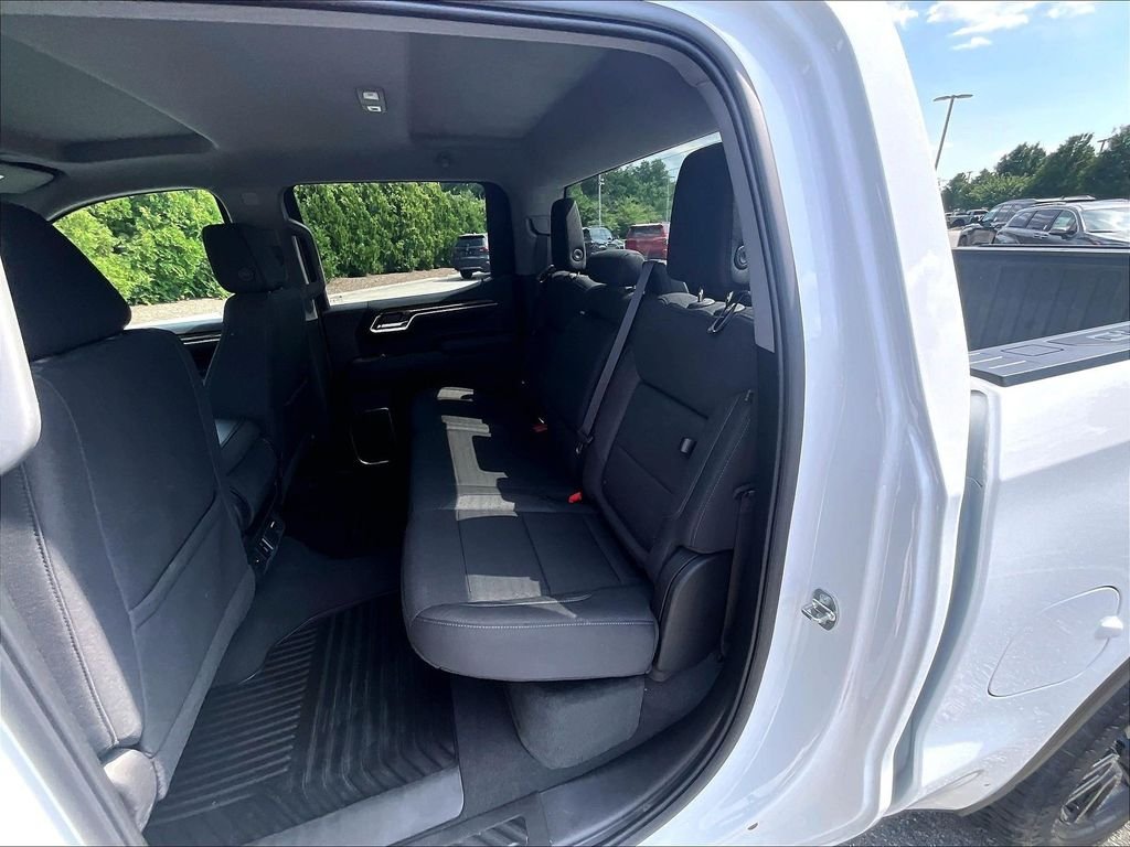 Used 2024 White GMC Elevation image 15