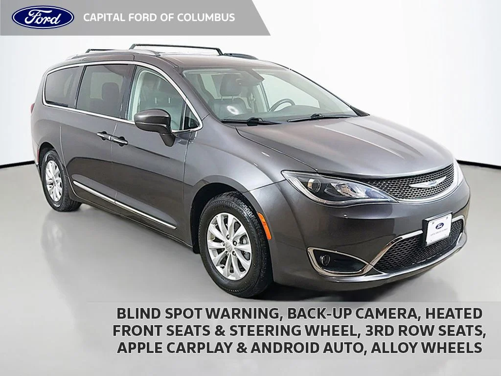 2019 Chrysler Pacifica Touring L's photo