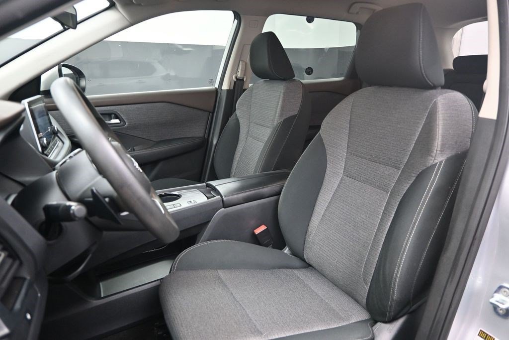 Used 2023 Brilliant Silver Metallic Nissan SV image 16