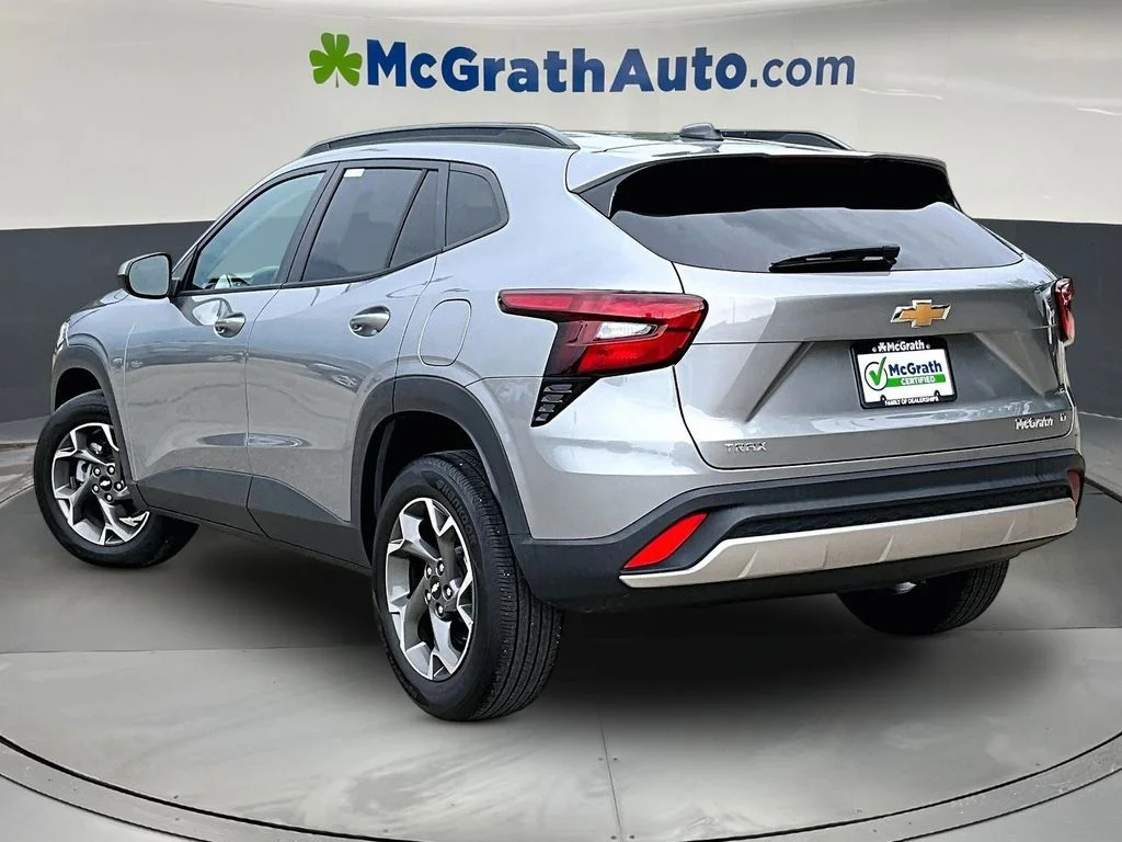 Used 2024 Gray Chevrolet LT image 5