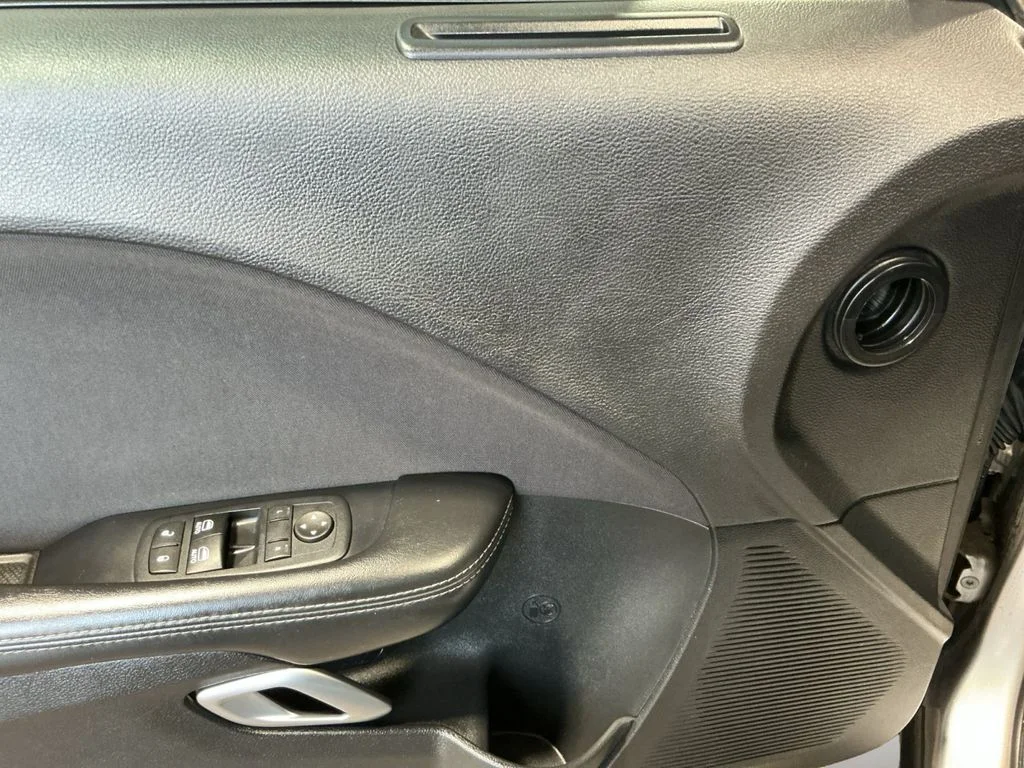 Used 2016 Silver Dodge SXT image 10