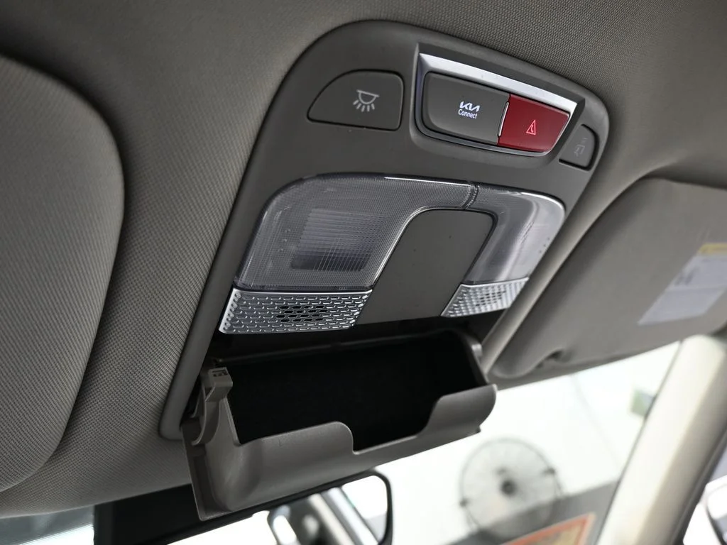 Used 2025 Glacial White Pearl Kia LX image 31