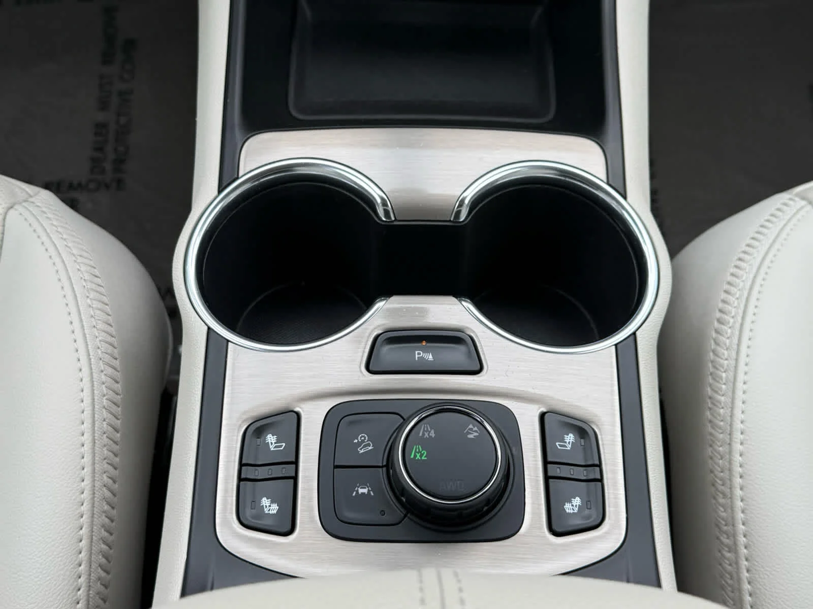Used 2023 White Frost Tricoat GMC Denali image 27