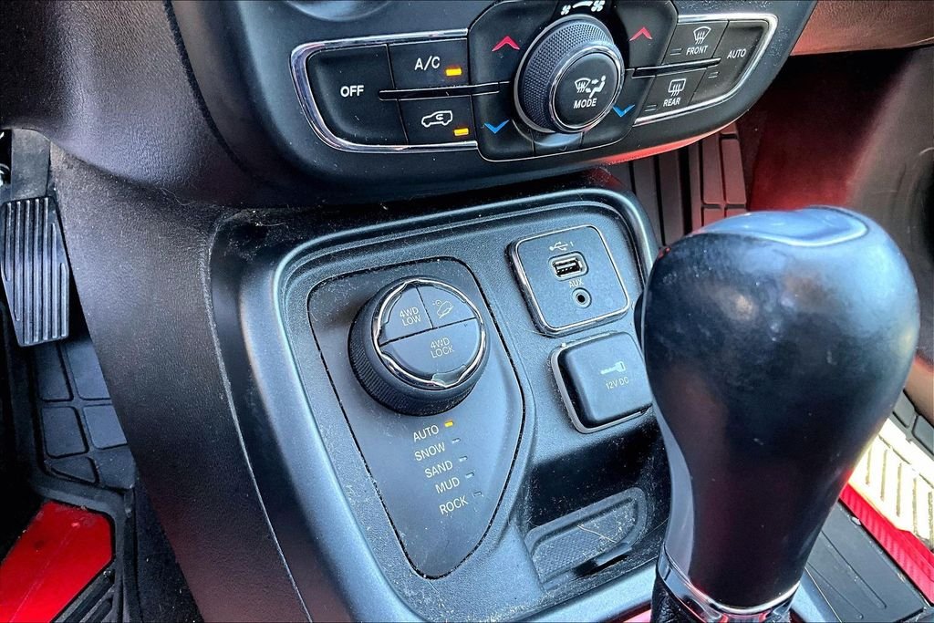 Used 2020 White Jeep Trailhawk image 23