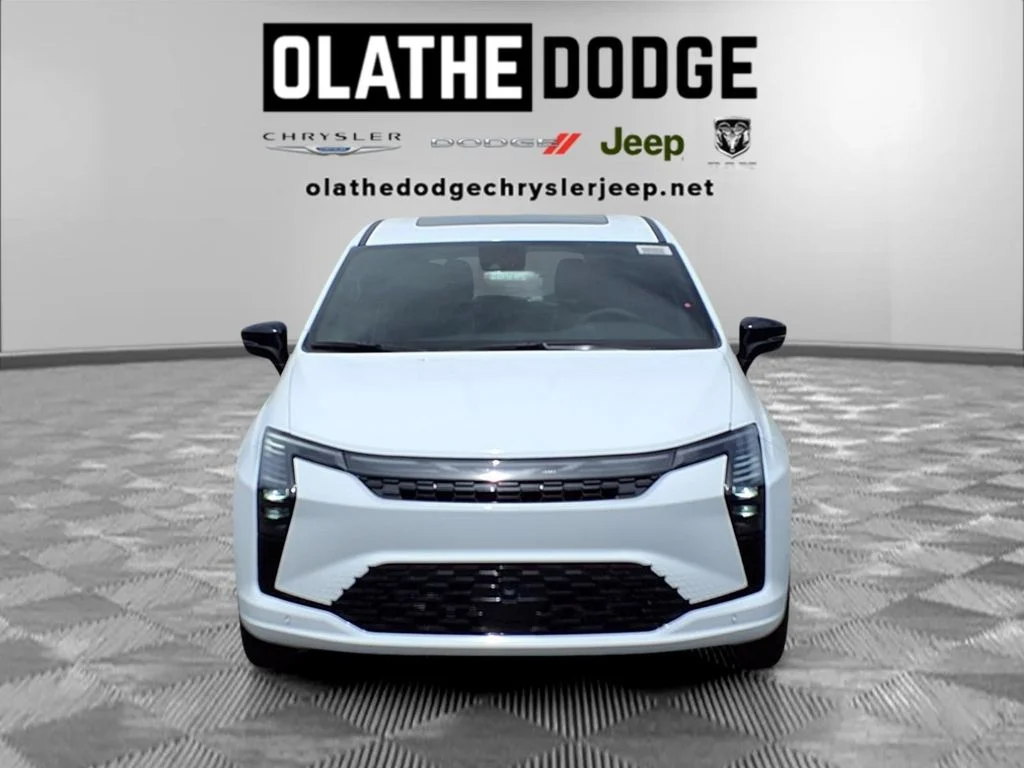 New 2027 Bright White Clear-Coat Exterior Paint Chrysler Limited image 32