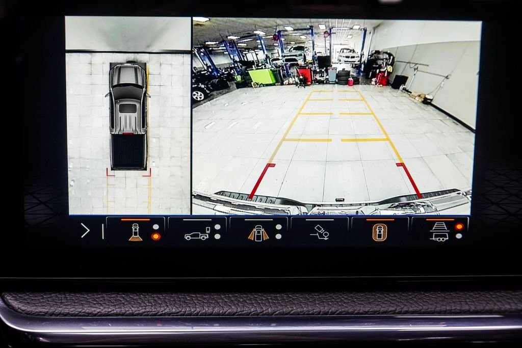 Used 2025 White GMC Denali image 29