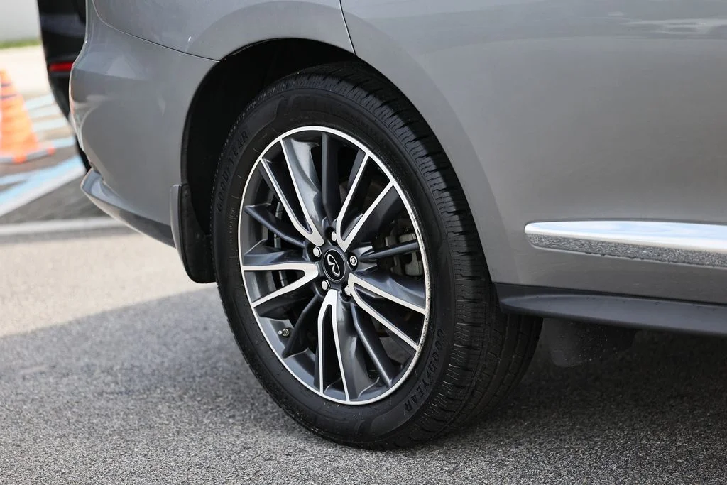 Used 2019 Graphite Shadow INFINITI LUXE image 6