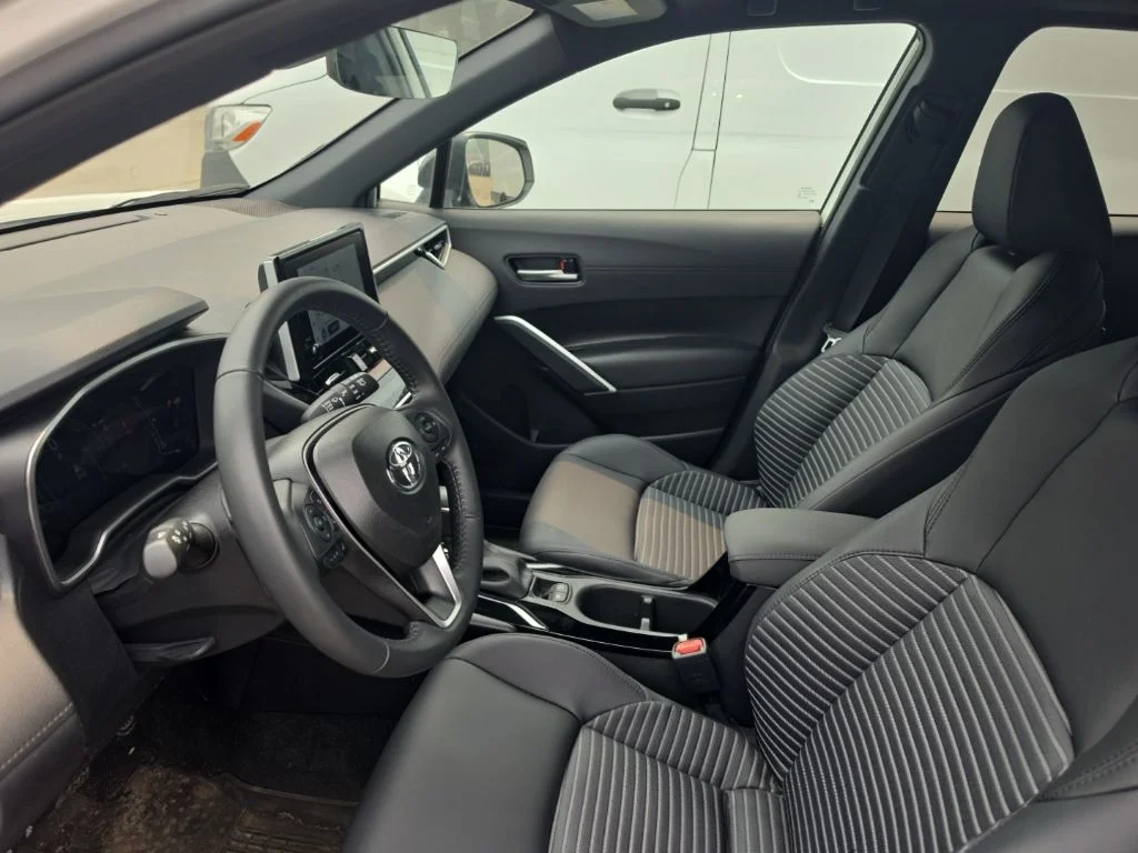 Used 2025  Toyota Hybrid XSE image 3