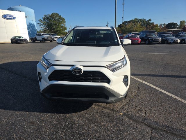 Used 2020 White Toyota XLE Premium image 8