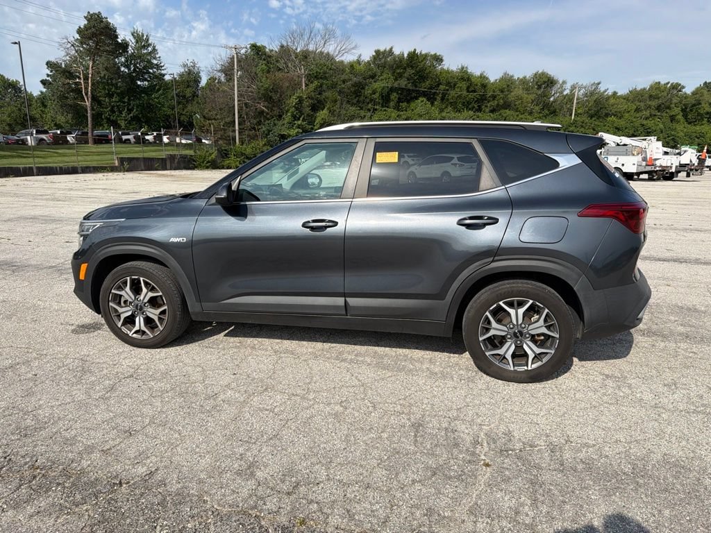 Used 2022 Gravity Gray Kia EX image 6