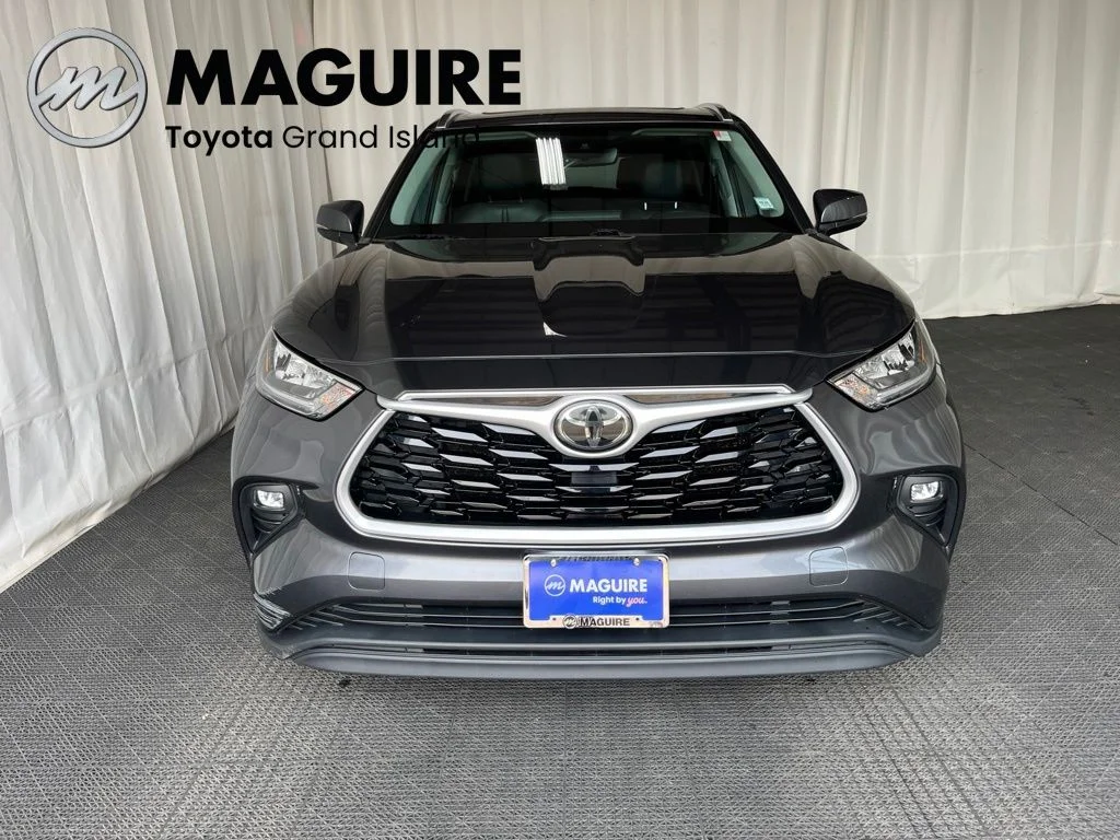 Used 2020 Gray Toyota XLE image 34