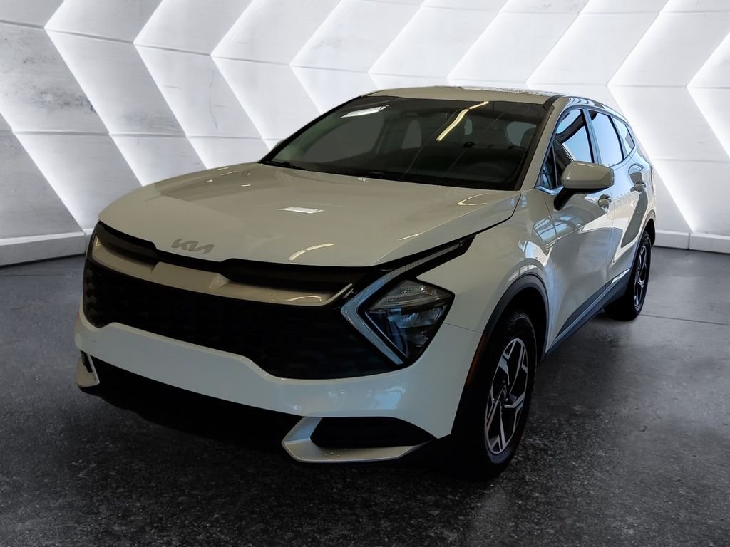 Used 2023 White Kia LX image 3