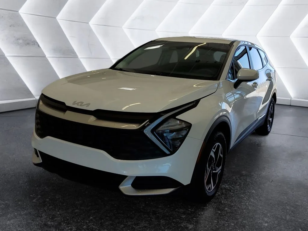 Used 2023 White Kia LX image 3