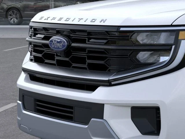 New 2025 Star White Metallic Tri-Coat Ford Platinum® image 17
