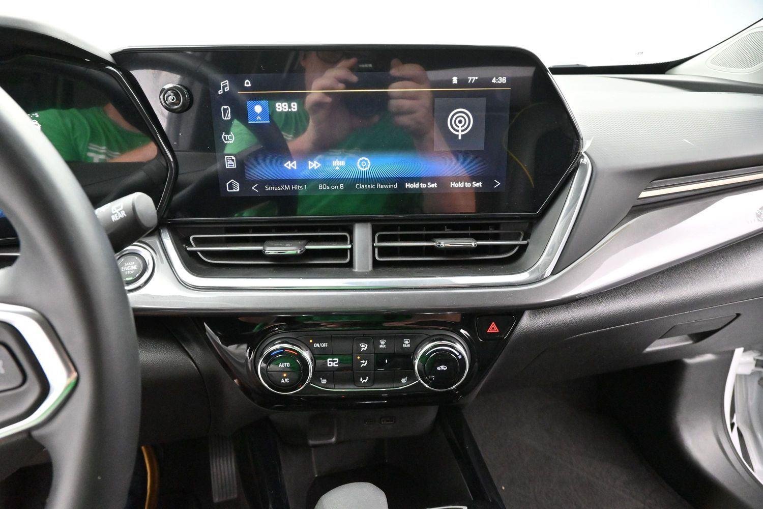 Used 2025 Summit White Chevrolet ACTIV image 21