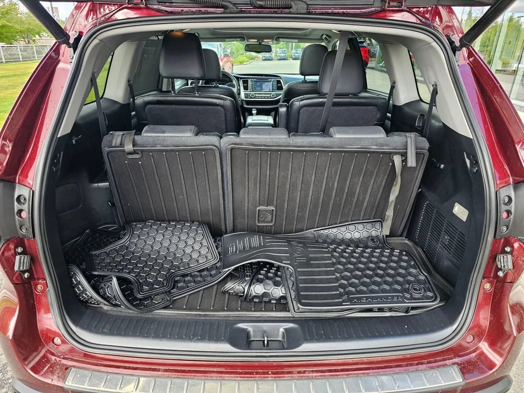 Used 2015  Toyota Limited image 14