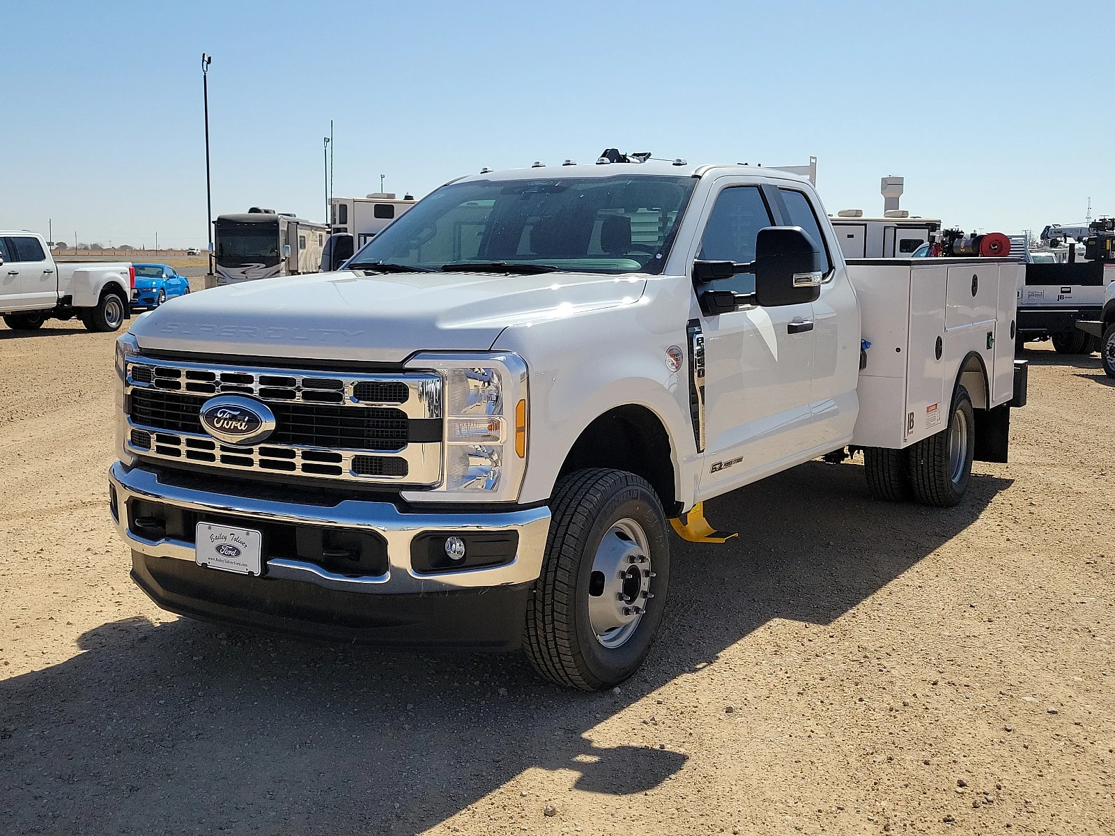 New 2025 Oxford White Ford XL image 3