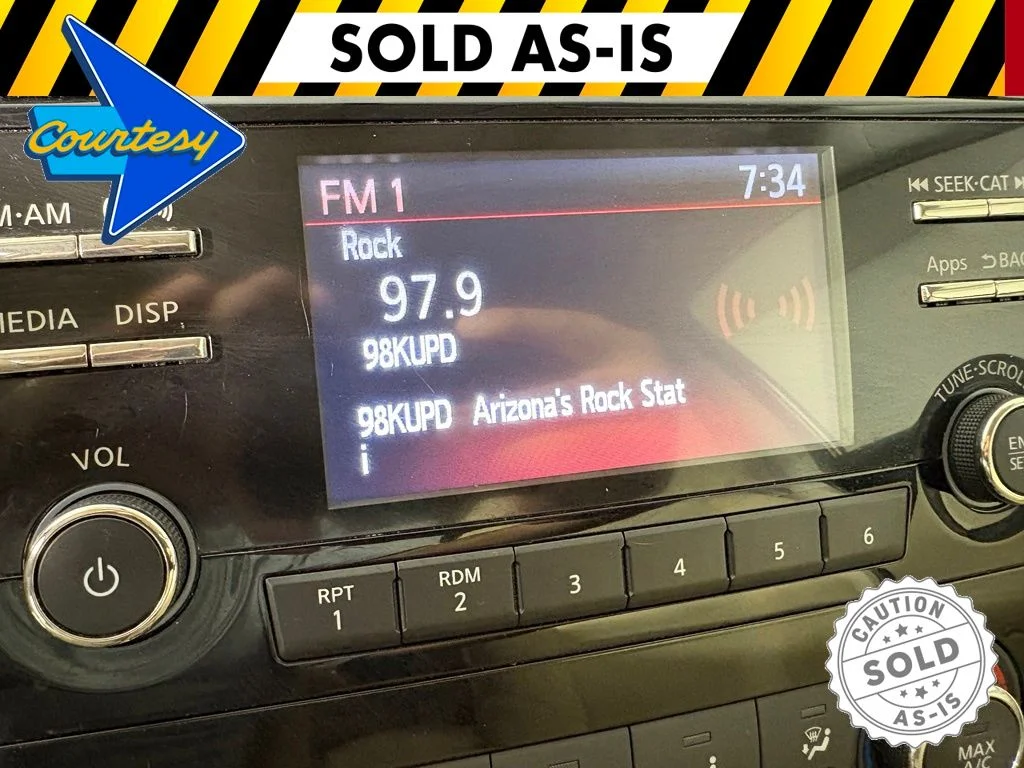 Used 2015 Red Nissan S image 27