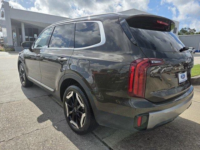 Used 2025 Dark Moss Kia S image 3