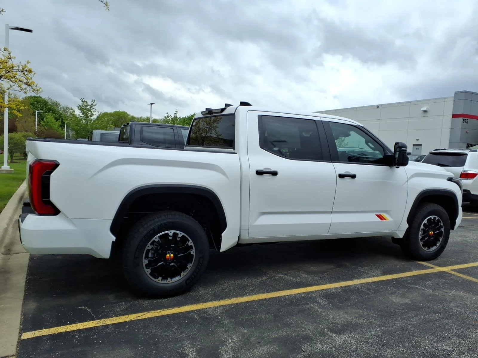 New 2026 Ice Cap (040) Toyota SR5 CREWMAX image 8