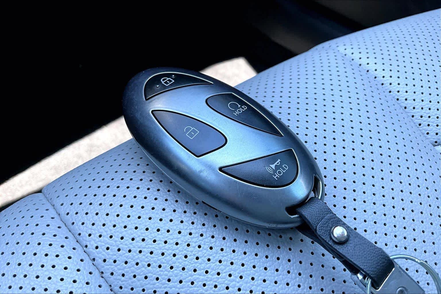 Used 2025 Abyss Black Hyundai Limited image 15