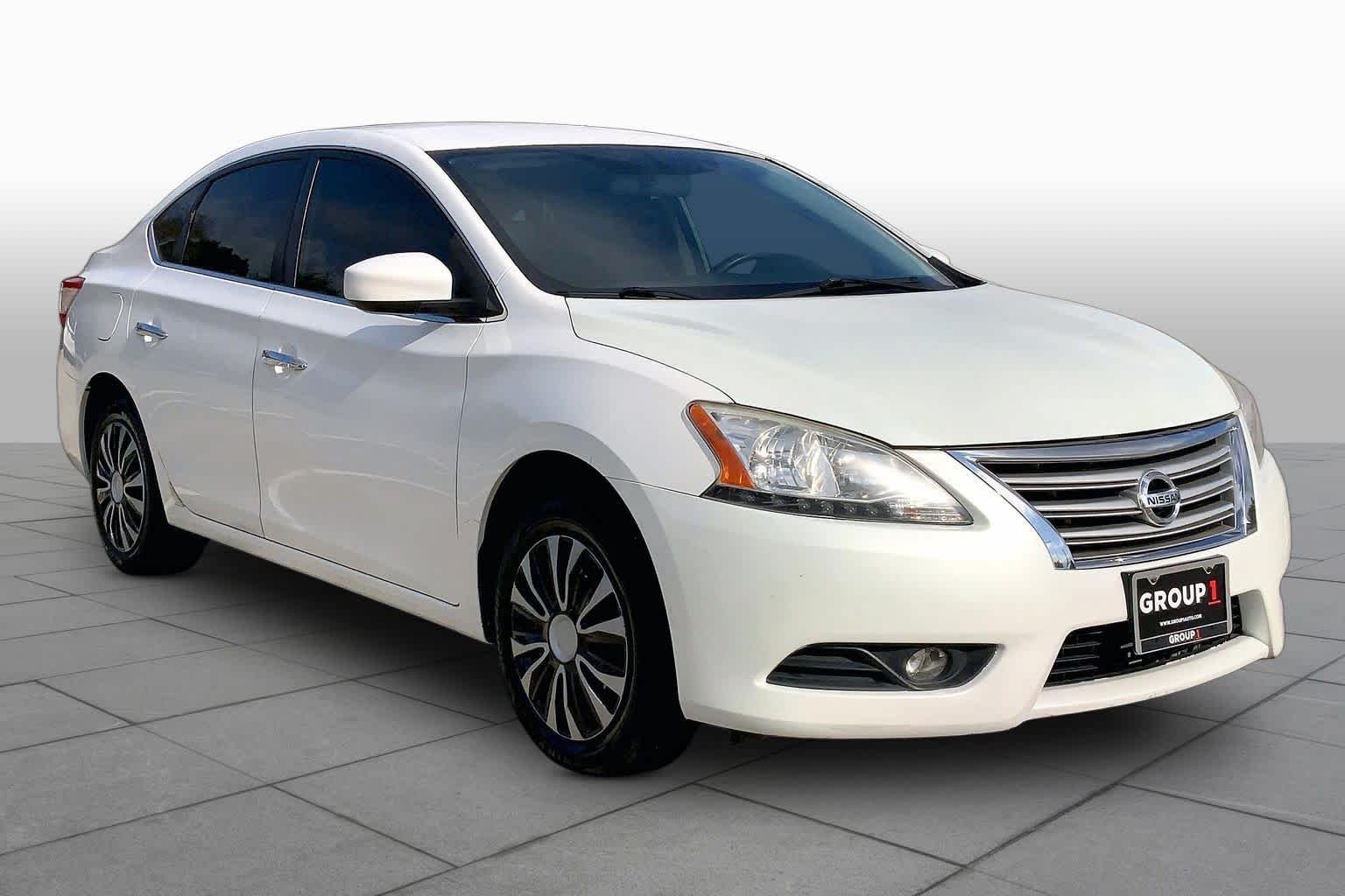 Used 2014 Aspen White Nissan SV image 3
