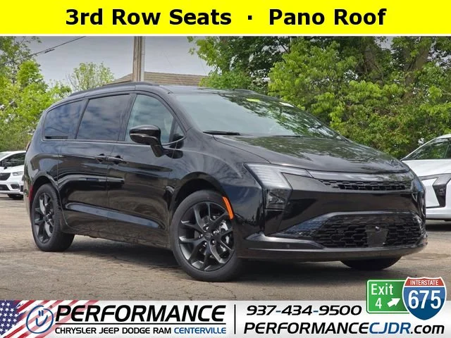 2027 Chrysler Pacifica Limited's photo