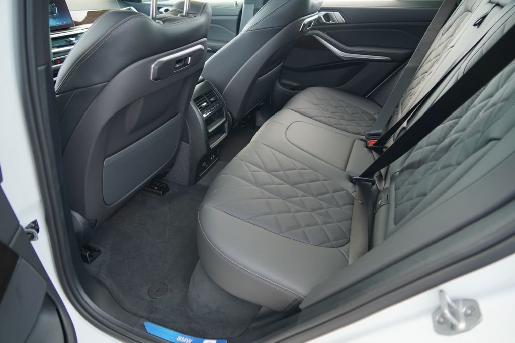 New 2026 Alpine White BMW sDrive40i image 28