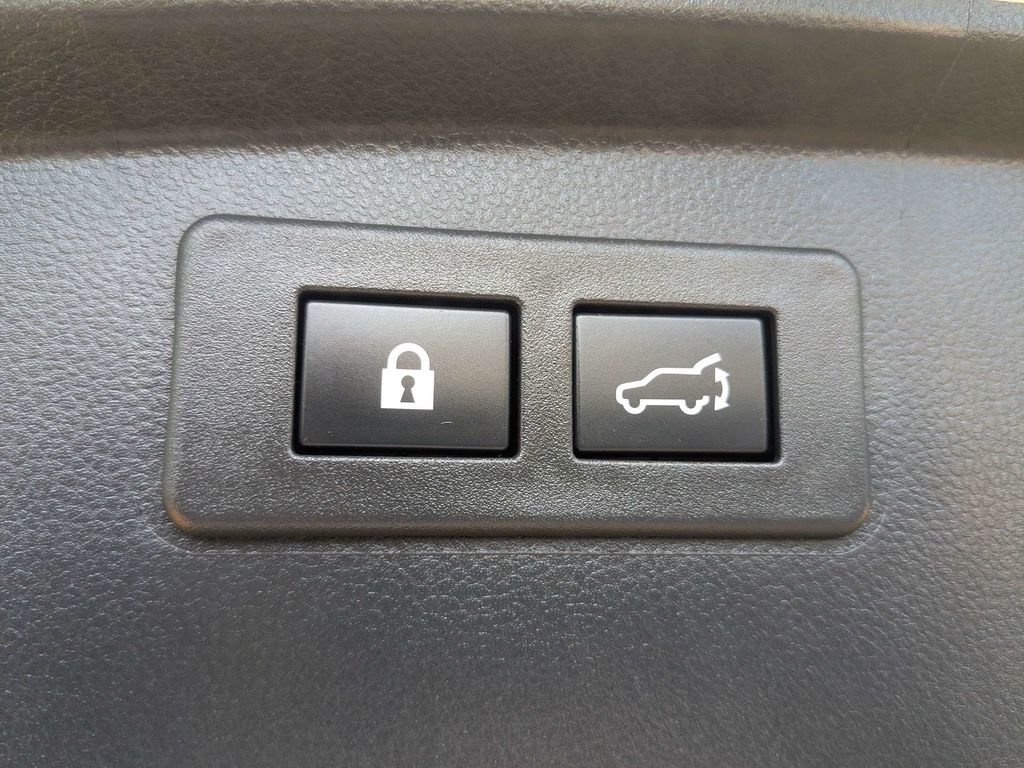 Used 2025 White Subaru Onyx Edition image 13