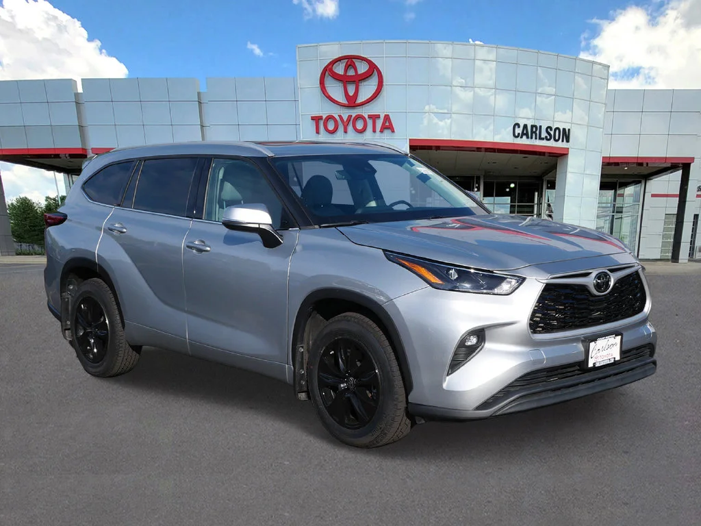 Used 2022 Silver Toyota XLE image 2