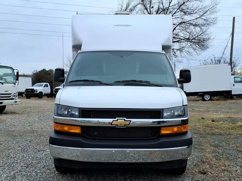 New 2025 Summit White Chevrolet 1WT image 2