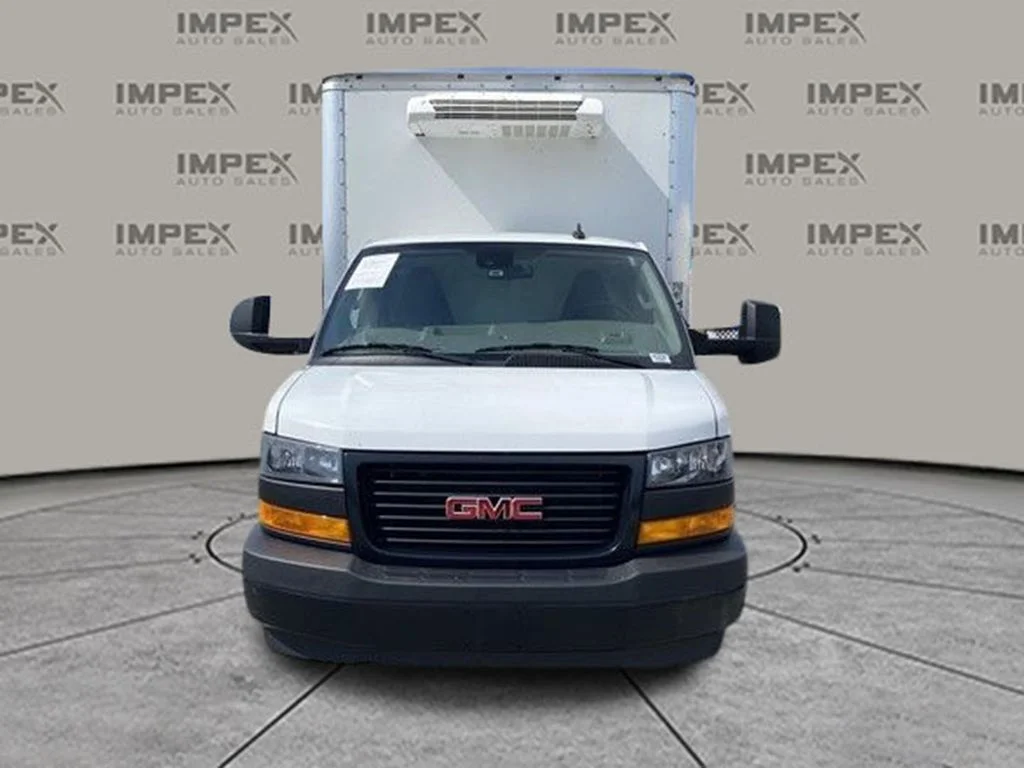 Used 2024 White GMC Work Van image 7