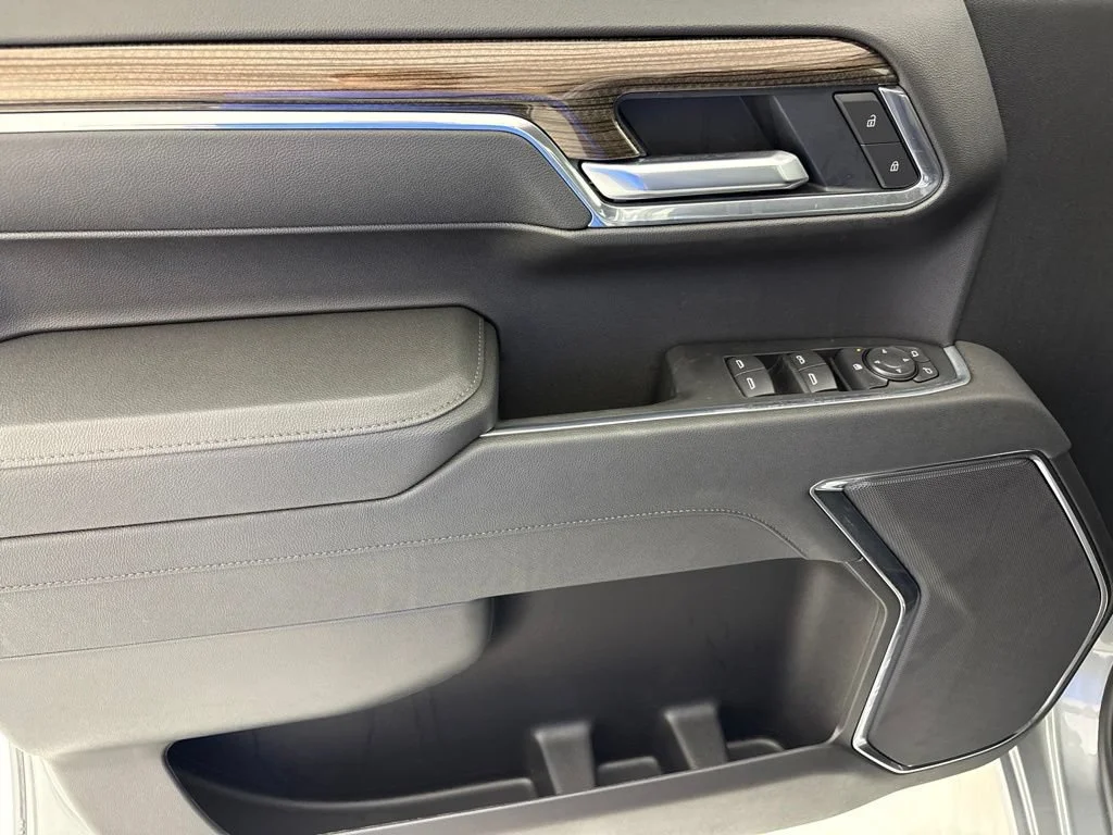 New 2026 Sterling Gray Metallic Chevrolet LT (2FL) image 29