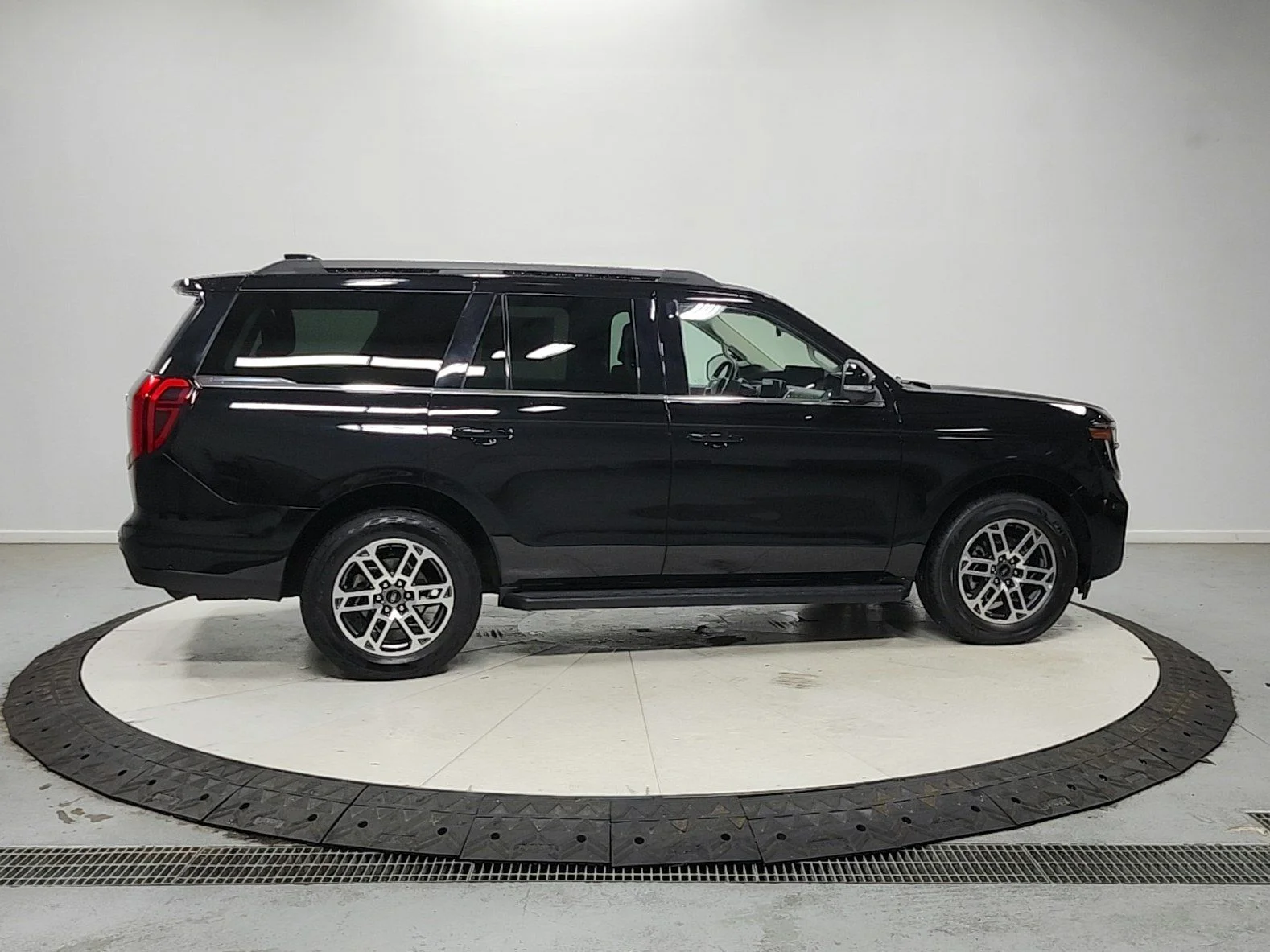 Used 2025 Black Ford Active image 9