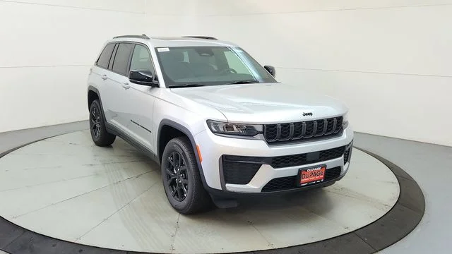 New 2026 Silver Zynith Exterior Paint Jeep Laredo Altitude image 14