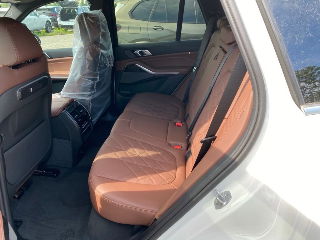 New 2026 Alpine White BMW xDrive40i image 7