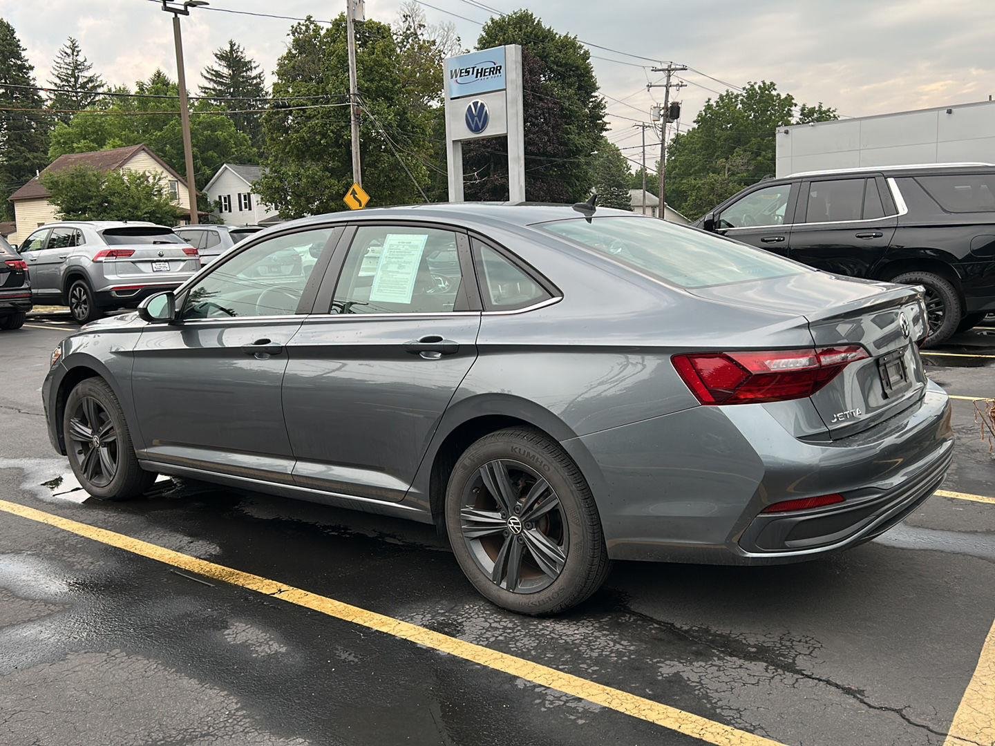 Used 2022 Platinum Gray Metallic Volkswagen SE image 4