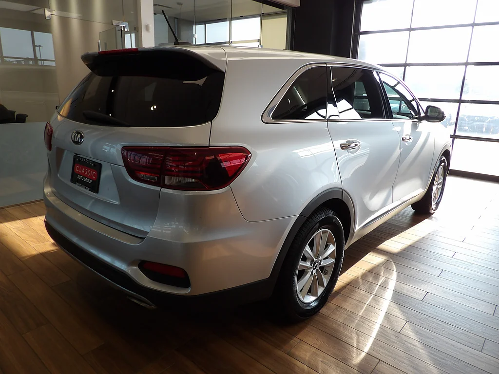 Used 2019 Sparkling Silver Kia LX V6 image 6