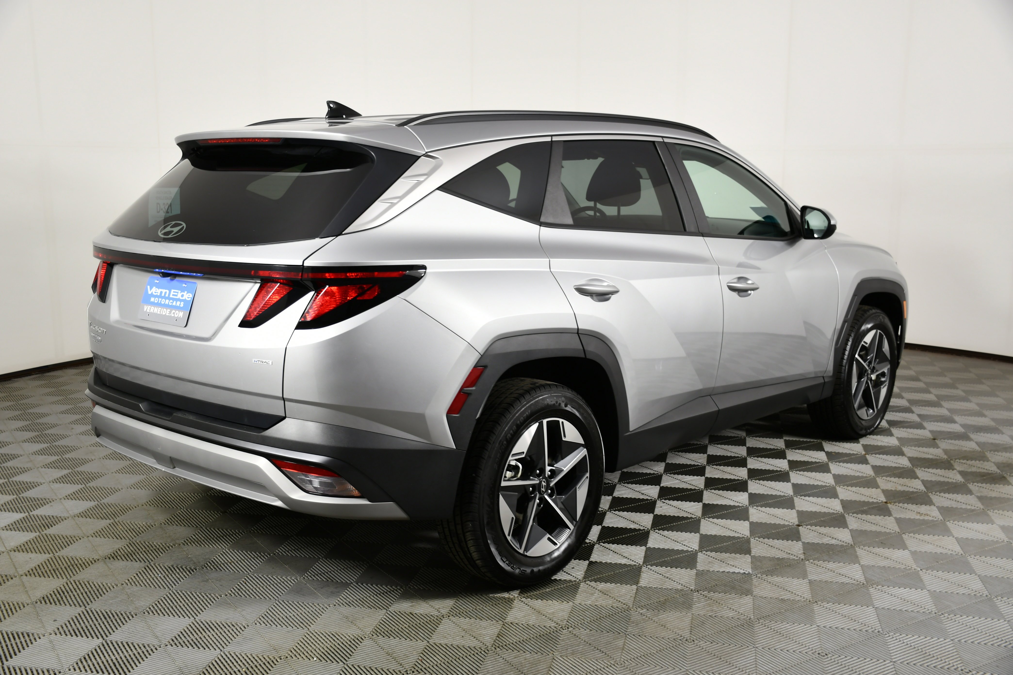 Used 2025 Shimmering Silver Hyundai SEL image 6