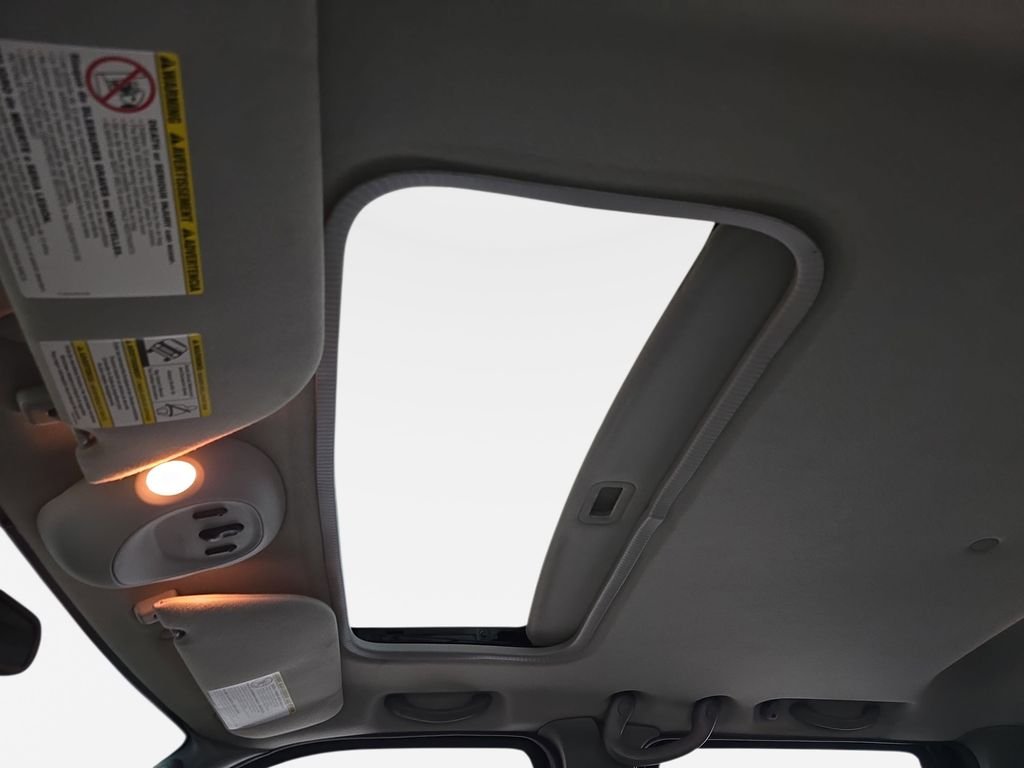 Used 2005 Black Clearcoat Ford  image 22