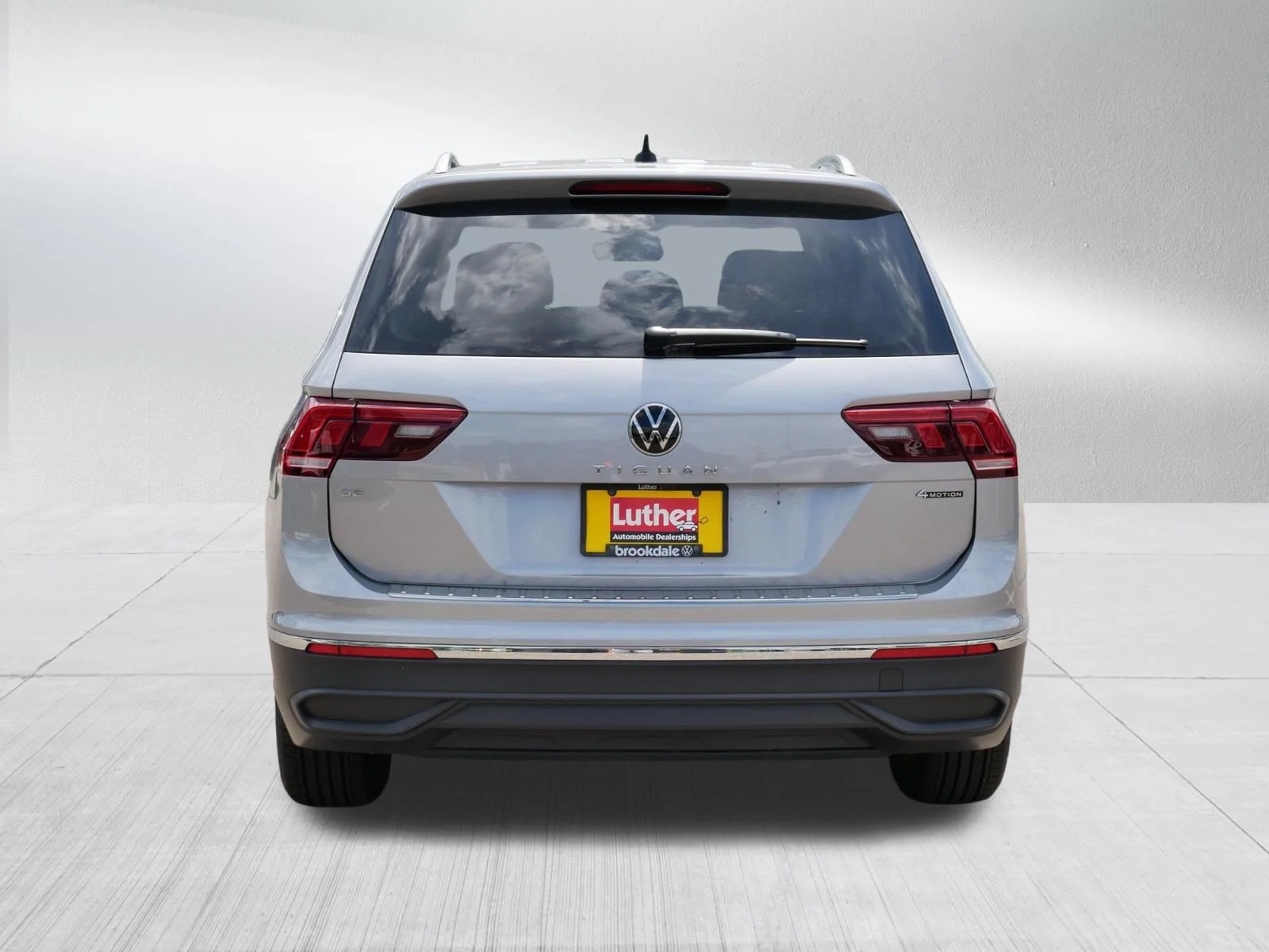 Certified Used 2024 PYRITE SILVER Volkswagen SE image 6