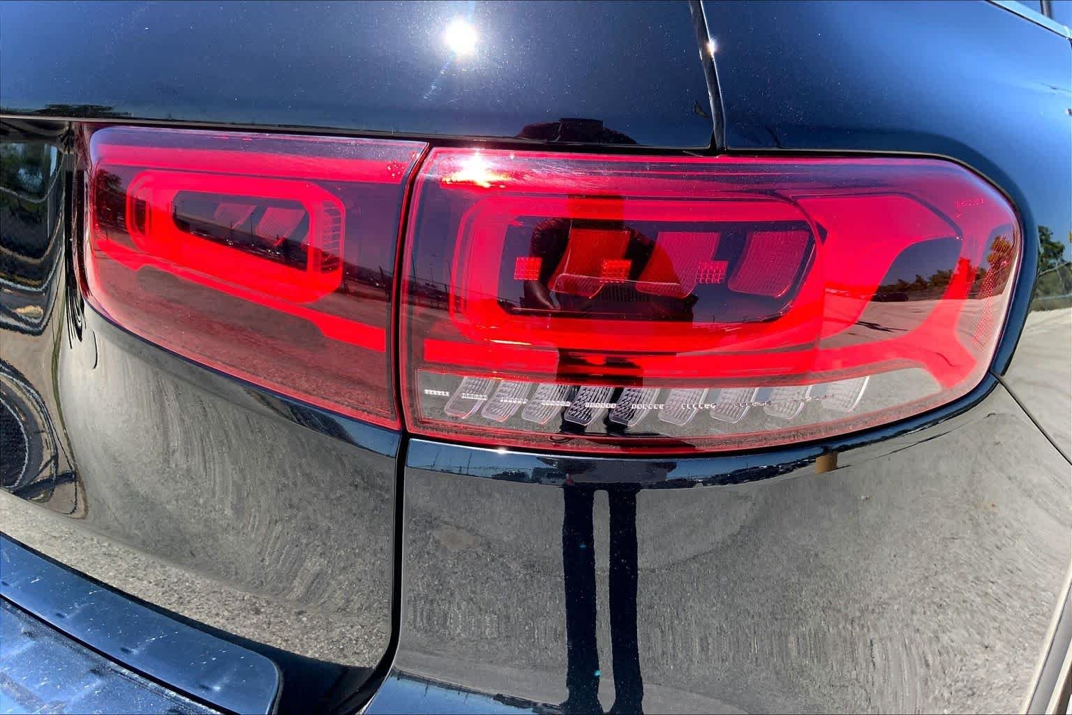Used 2023 Night Black Mercedes-Benz GLB 250 image 30